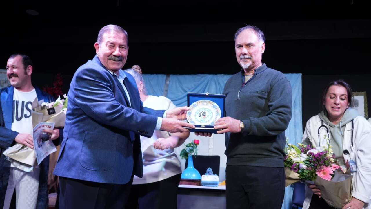 Milas’ta “Doktor Yetiş” Tiyatro Oyunu Yoğun İlgi Gördü 1